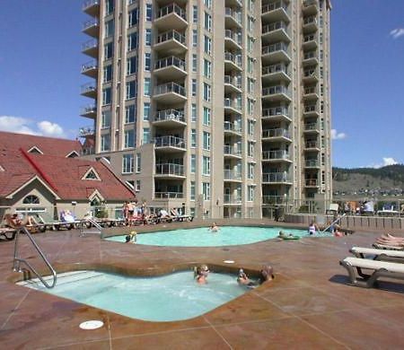 Sunset Waterfront Resort By Kelownacondorentals 外观 照片