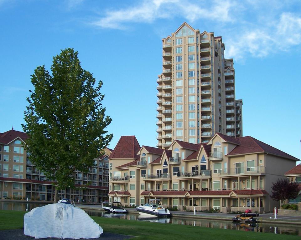 Sunset Waterfront Resort By Kelownacondorentals 外观 照片