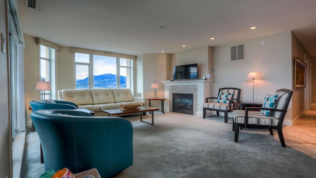 Sunset Waterfront Resort By Kelownacondorentals 外观 照片