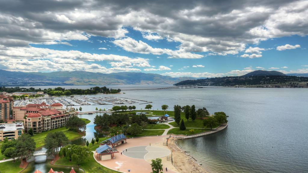 Sunset Waterfront Resort By Kelownacondorentals 外观 照片