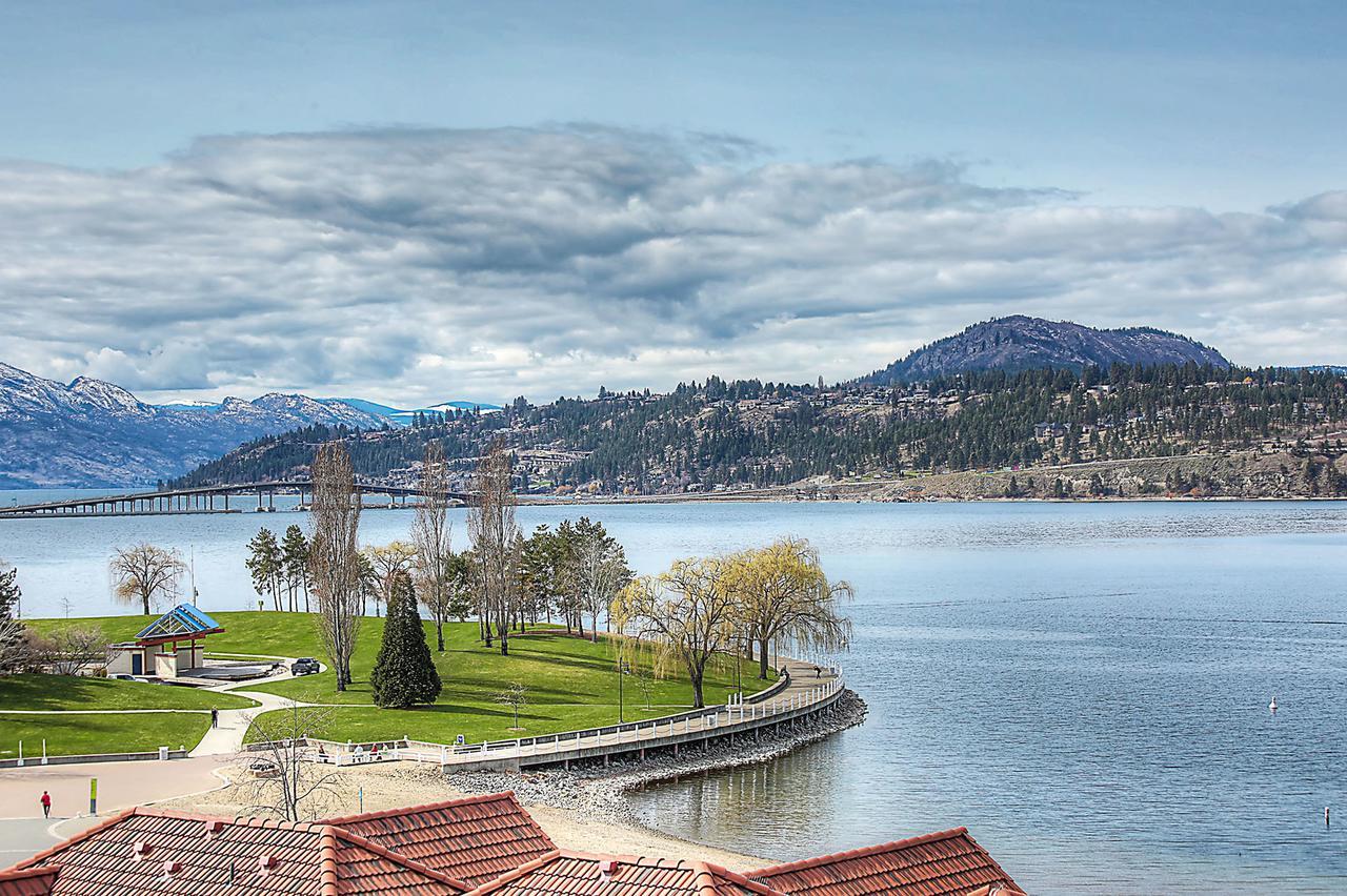 Sunset Waterfront Resort By Kelownacondorentals 外观 照片