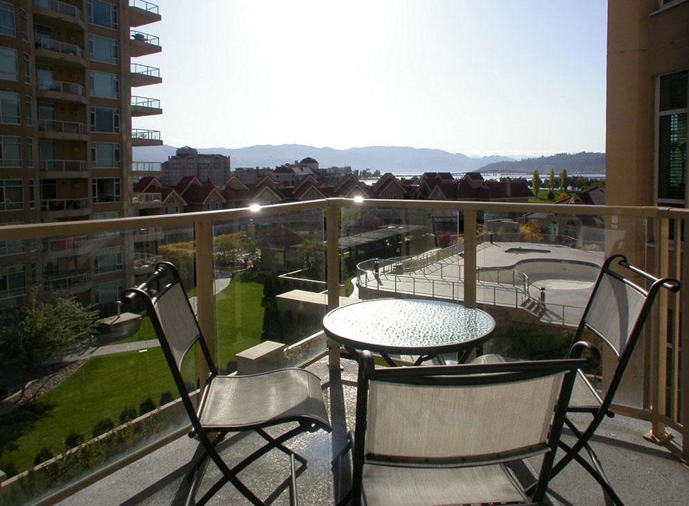 Sunset Waterfront Resort By Kelownacondorentals 外观 照片