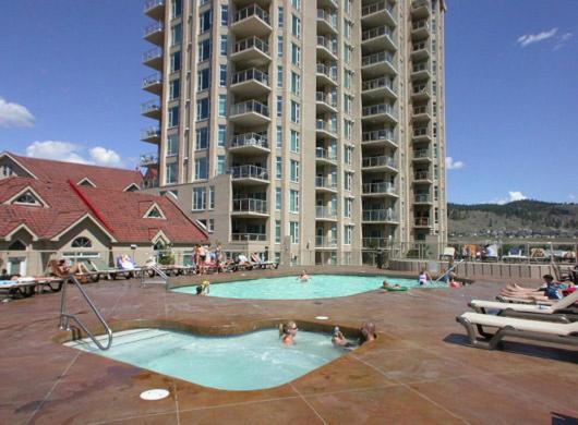 Sunset Waterfront Resort By Kelownacondorentals 外观 照片
